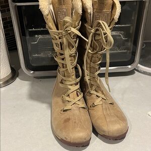 Helly Hansen Women's Beige Winter Boots